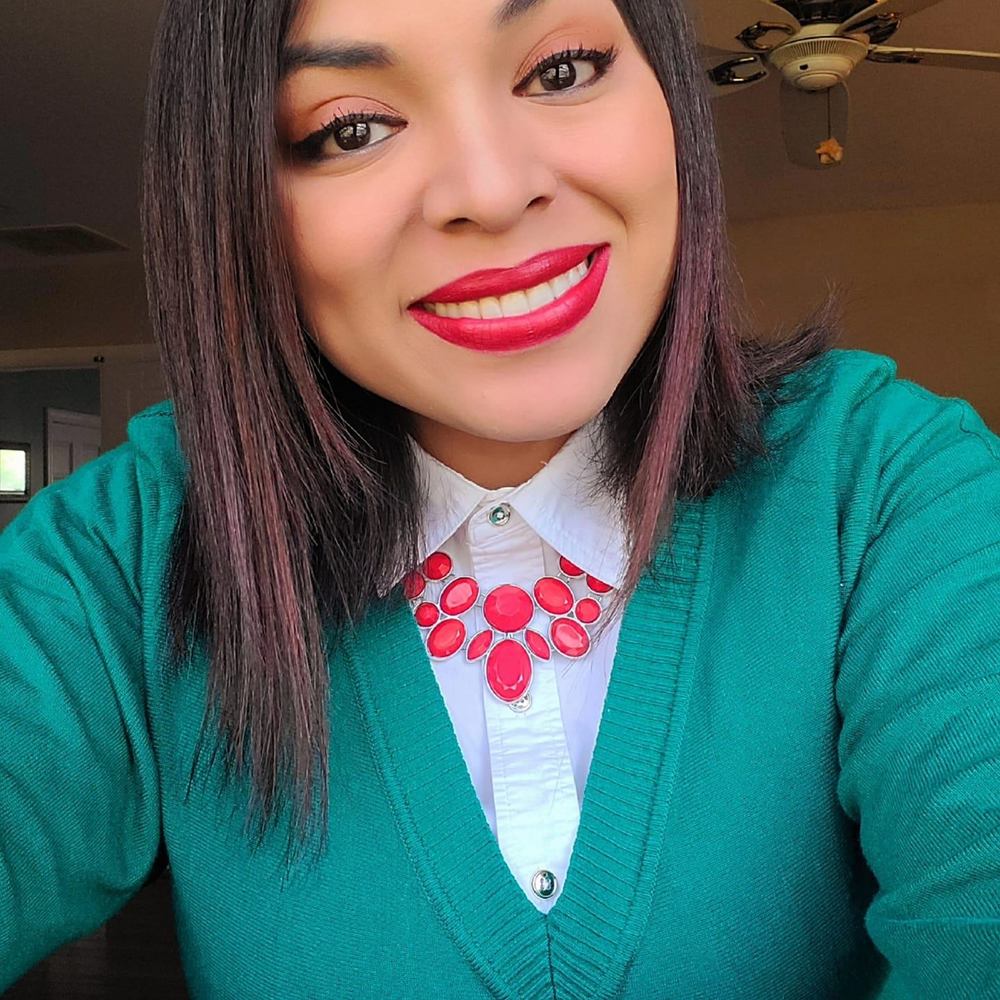 Meet your Posher, Dinora